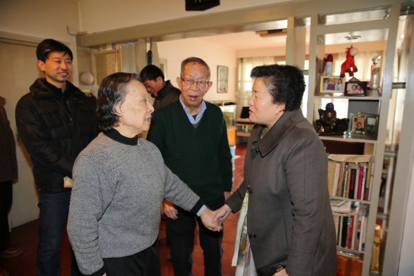 甘肅演藝集團領(lǐng)導春節(jié)前夕看望慰問離退休老藝術(shù)家