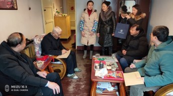 虛寒問暖送關懷  又是一年春來到——省演藝集團王衛(wèi)平副總經(jīng)理2019年春節(jié)前夕慰問雜技團老干部