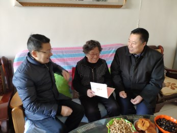 甘肅省舞臺美術工廠慰問離退休干部職工
