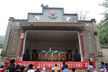 甘肅省歌舞劇院2019“我們的中國夢”文化進(jìn)萬家活動暨“隴原紅色文藝輕騎兵”惠民演出用愛抒寫時(shí)代贊歌