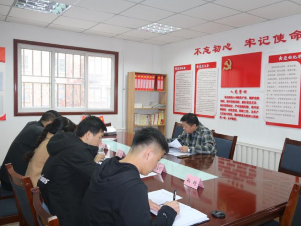 甘肅演藝集團(tuán)舞美中心黨支部召開 黨員集中學(xué)習(xí)會專題傳達(dá)學(xué)習(xí) 黨的十九屆五中全會精神