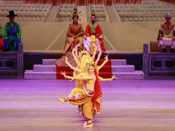 雅樂奏響，花雨繽紛——甘肅演藝集團(tuán)歌舞劇院高雅藝術(shù)進(jìn)校園活動(dòng)火熱進(jìn)行中