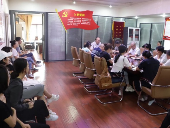 甘肅演藝集團(tuán)黨委委員、副總經(jīng)理王衛(wèi)平為秦腔藝術(shù)劇院講授專題黨課