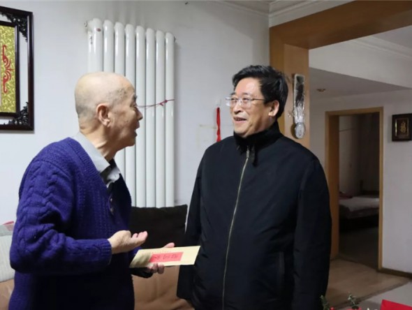 甘肅演藝集團黨委書記、董事長陳其銀一行赴敦煌藝術團開展春節(jié)前慰問困難職工活動