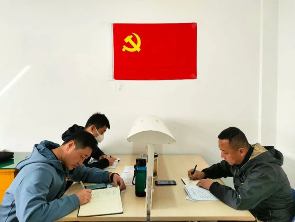 弘揚勞模精神，用青春力量點燃夢想，匠心鑄就輝煌未來