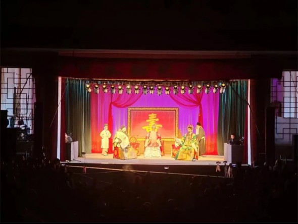 甘肅秦腔藝術(shù)劇院赴秦安、靜寧、臨洮演出，甘肅演藝集團(tuán)黨委副書記龍富國親臨演出現(xiàn)場看望一線職工